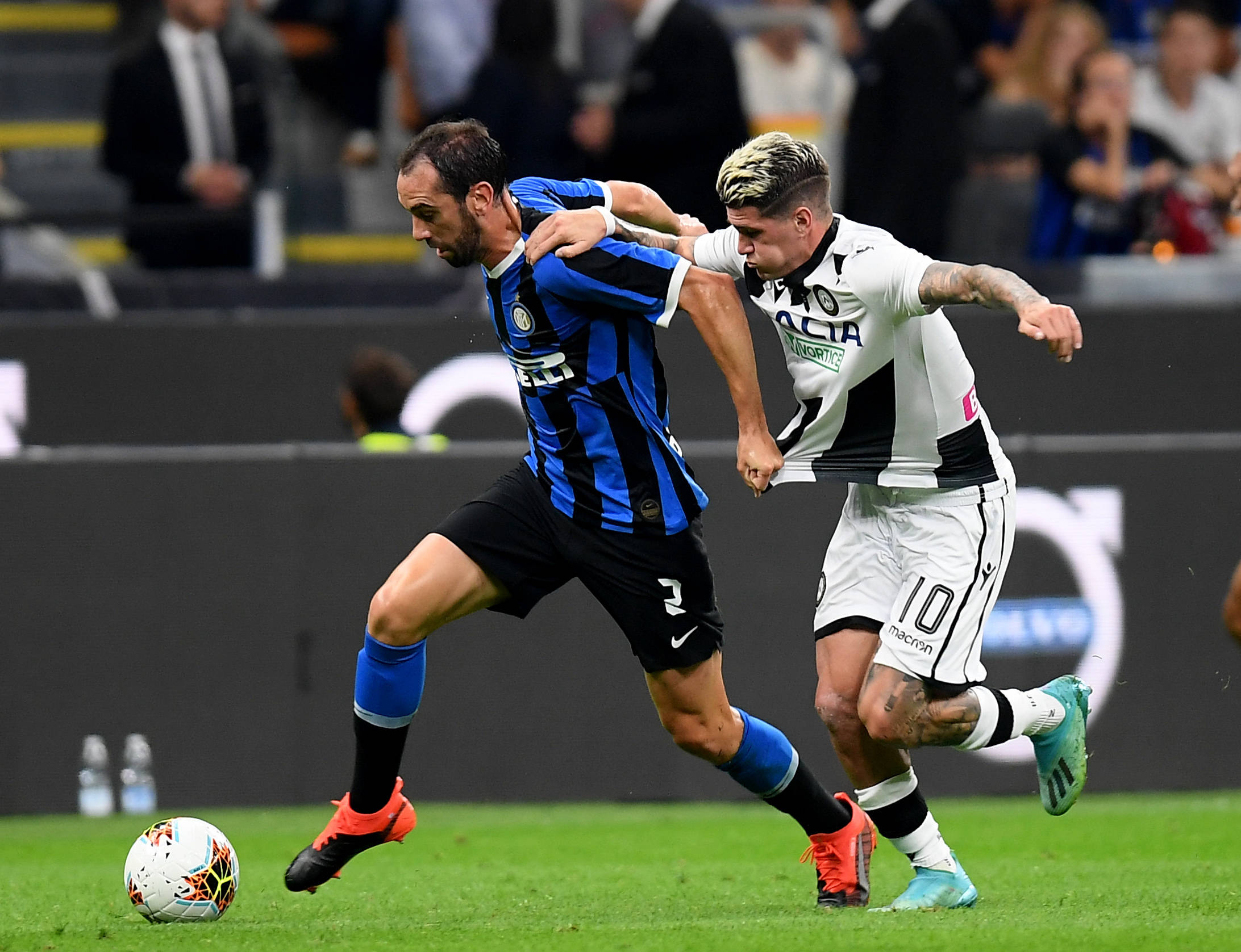 阿莫林头大了！曼联1-1又爆冷：英超7队争四差3分，1队成大黑马