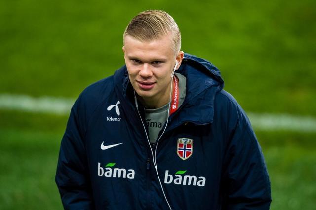 混团世界杯，孙颖莎真的好，把吉祥物送给了小妹妹，期待她的下次比赛