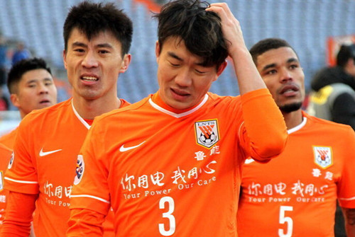 周六意甲焦点战：维罗纳迎战亚特兰大，保级压力与欧战野心的激烈碰撞！