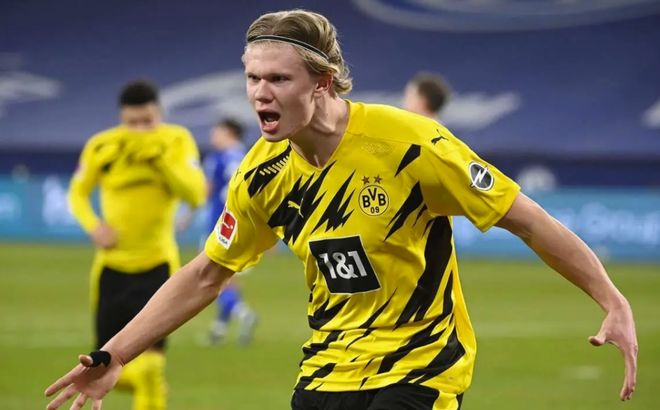 扣爽了！洛夫顿半场4中3得到9分4篮板3助攻